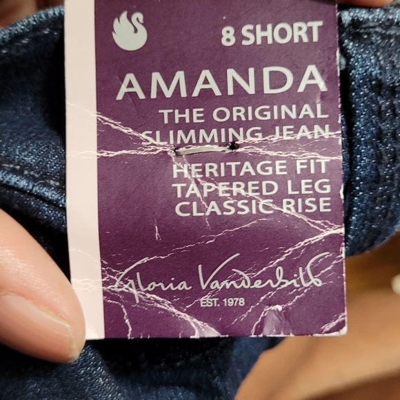 Gloria Vanderbilt Amanda Heritage Fit Tapered leg Classic Rise Jean 8 Short - Picture 5 of 12